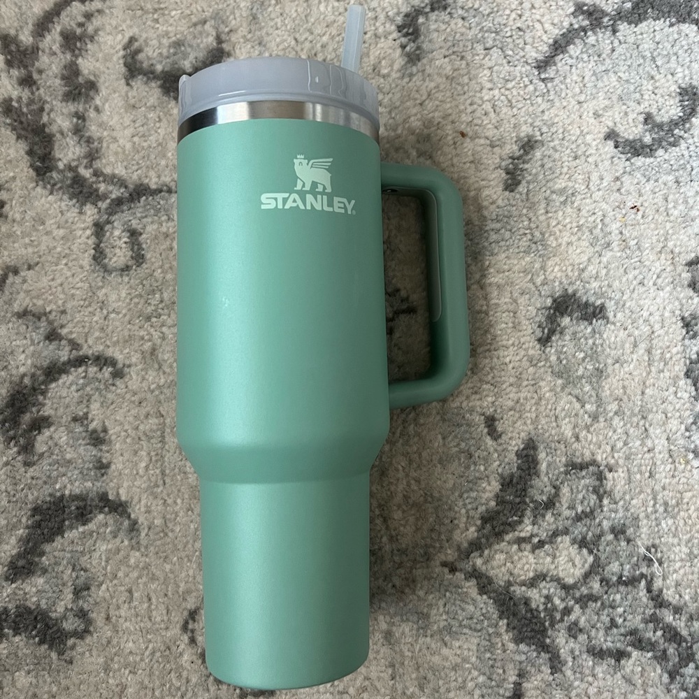 Stanley tumbler 40 0z